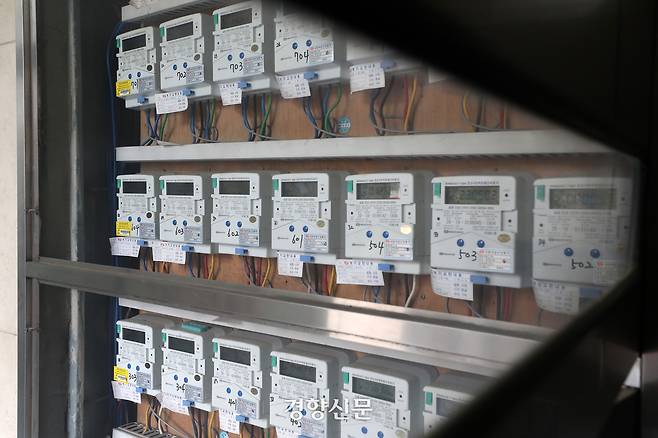 서울 시내 오피스텔에 설치된 전력량계 모습. 경향신문 사진 자료