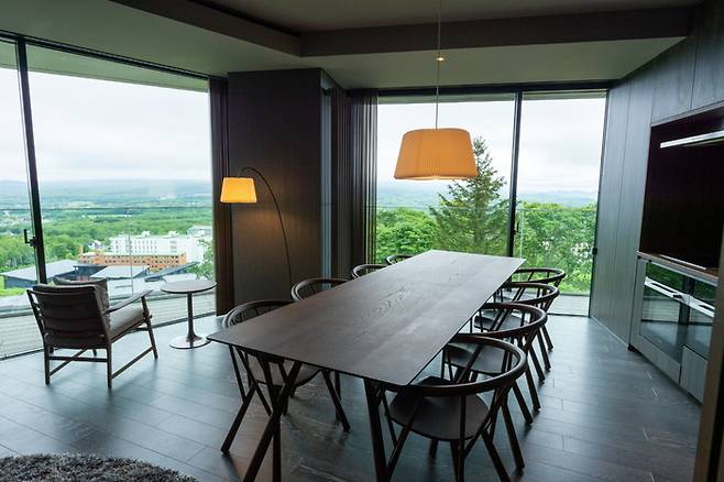 푸르른 전망의 4베드룸 스위트 객실 / 사진=무와 니세코