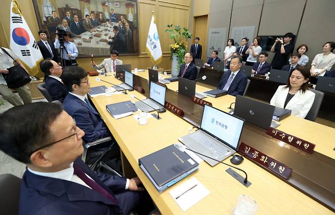 이창용 한국은행 총재가 10일 서울 중구 한국은행 본관에서 금융통화위원회를 주재하고 있다./사진=뉴시스
