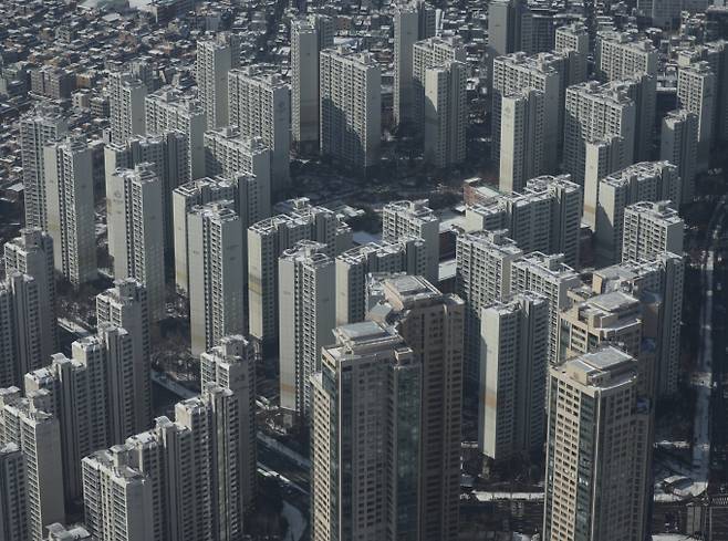 서울 잠실 롯데월드타워에서 본 아파트 전경. /사진=뉴시스