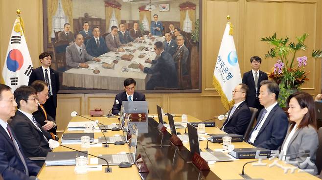 서울 중구 한국은행 본관에서 열린 금융통화위원회 본회의. 사진공동취재단