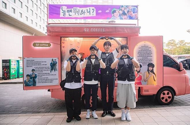 미주와 박진주가 '놀면 뭐하니' 팀에 커피차를 선물했다. 인스타그램 캡처.