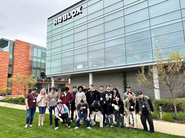 지난 5월 로블록스 본사에 방문한 Sol's RNG 개발팀이 포즈를 취하고 있다. /사진 제공=벌스워크
