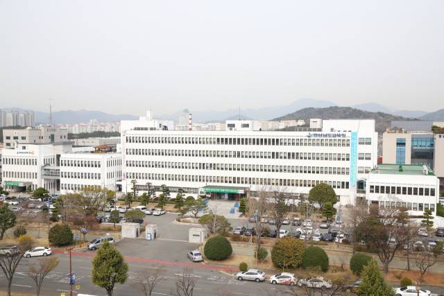 경남도교육청 건물 전경.
