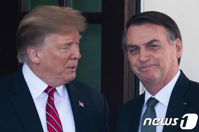 도널드 트럼프 미국 대통령(왼쪽)과 자이르 보우소나루 전 브라질 대통령. ⓒ AFP=뉴스1 ⓒ News1 우동명 기자