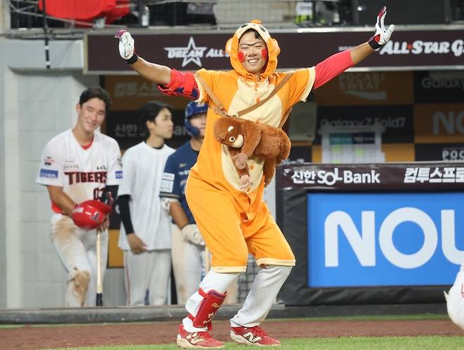 박재현이 춤을 추고 있다. 사진 | 연합뉴스