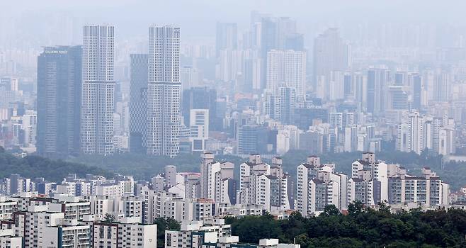 서울 남산에서 바라본 서울 아파트 단지 모습. /뉴스1