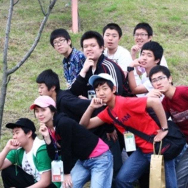 윤혜정 교사와 제자들. 윤혜정 교사 제공.