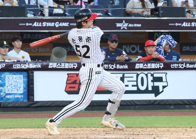 <yonhap photo-4195=""> 1루타 날리는 북부 올스타 손용준 (대전=연합뉴스) 강수환 기자 = 11일 오후 대전 한화생명볼파크에서 열린 '2025 KBO 퓨처스 올스타전' 북부 올스타와 남부 올스타의 경기. 4회말 북부 공격 1사 1루 상황에서 LG 손용준이 1루타를 날리고 있다. 2025.7.11 swan@yna.co.kr/2025-07-11 20:08:06/ <저작권자 ⓒ 1980-2025 ㈜연합뉴스. 무단 전재 재배포 금지, AI 학습 및 활용 금지></yonhap>