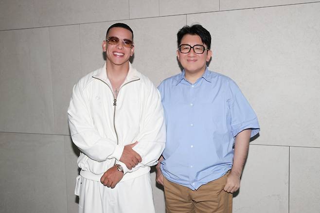 하이브 라틴 아메리카에 합류한 '레게톤 슈퍼스타' DY(왼쪽), 방시혁 하이브 의장(오른쪽)/사진제공=하이브