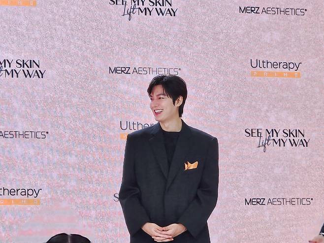 글로벌 메디컬 에스테틱 기업 ‘멀츠 에스테틱스’의 아시아퍼시픽 앰배서더 배우 이민호가 ‘울쎄라피 프라임’ 미디어데이에 참석해 인터뷰를 하고 있다. 최은지 기자.