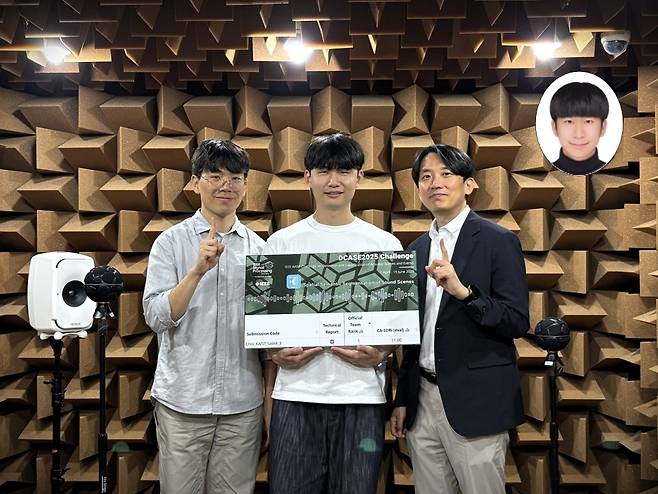 음향탐지 기술 국제대회 우승한 KAIST 연구팀 왼쪽부터 권영후 석박사통합과정, 김도환 석사과정, 최정우 교수, 이동헌 박사