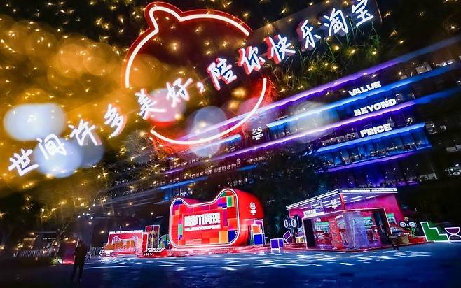중국 최대 쇼핑축제인 ‘쌍십일절’을 알리는 알리바바 티몰 행사의 모습. 중국에선 ‘텐센트의 제품, 바이두의 기술, 알리바바의 마케팅’이란 말이 있을 정도로 알리바바는 마케팅에 강한 기업으로 통한다. 하지만 마케팅을 통한 단기성과 극대화 전략은 한계에 부닥쳤다. 알리바바 제공