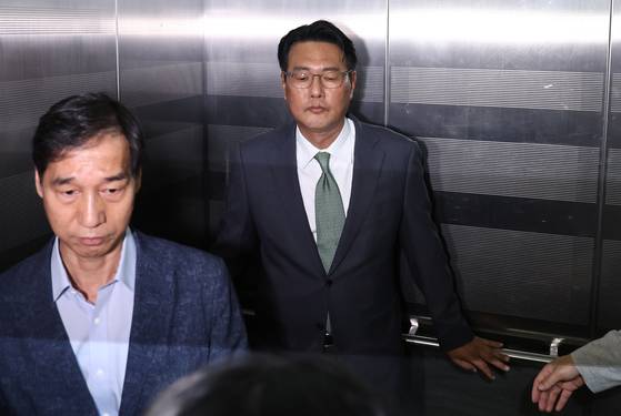 윤석열 정부 외교라인 핵심 인사인 김태효 전 국가안보실 1차장이 11일 피의자 신분으로 조사를 받기 위해 서울 서초구 순직해병 특검팀 사무실로 향하고 있다. 연합뉴스