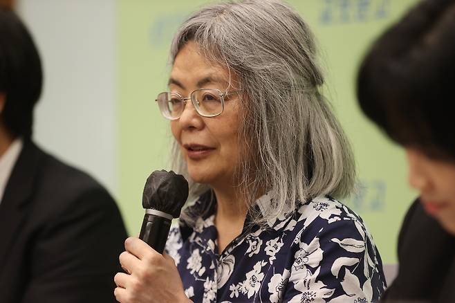 Writer Yoko Tawada speaks during a press conference in Seoul on Monday. (Yonhap)