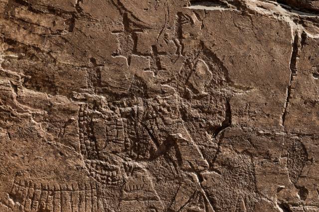 반구대암각화에 새겨진 고래, 거북, 사람 모습. 사진제공=울산시