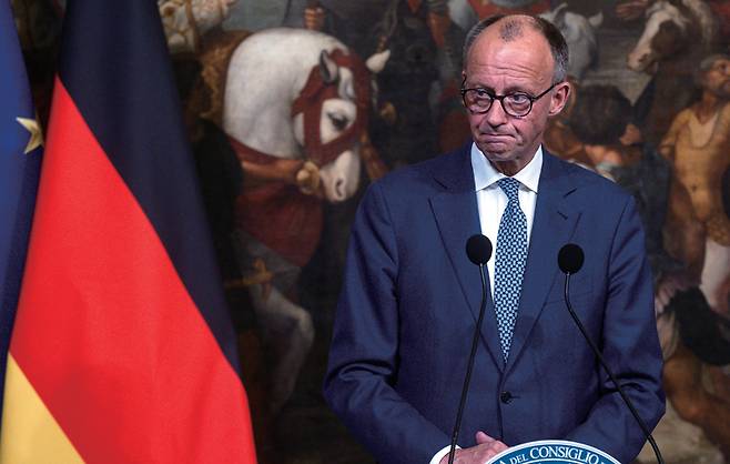 5월17일 프리드리히 메르츠 독일 총리가 이탈리아 로마의 팔라초 키지에서 열린 회담 후 조르자 멜로니 이탈리아 총리와의 공동 기자회견에서 발언하고 있다. ⓒEPA 연합