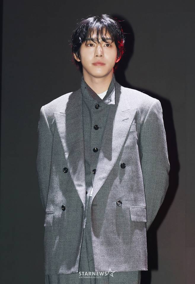 배우 안효섭이 2일 오후 서울 광진구 예스24라이브홀에서 진행된 영화 '전지적 독자 시점' 쇼케이스에서 포즈를 취하고 있다. 10년 이상 연재된 소설이 완결된 날 소설 속 세계가 현실이 된 세상에서 유일한 독자였던 ‘김독자’가 소설의 주인공 ‘유중혁’과 동료들과 함께 멸망한 세계에서 살아남기 위한 펼치는 이야기를 그린 판타지 액션 영화 '전지적 독자 시점’은 오는 23일 개봉한다. /2025.07.02 /사진=이동훈 photoguy@