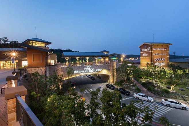 국내 최초로 교외형 프리미엄 아울렛을 선보인 이후 업계를 선도해 오고 있는 여주 프리미엄 아울렛 전경. 사진=신세계사이먼