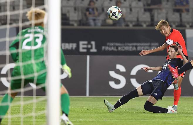 <yonhap photo-2779=""> 이금민 '들어가라!' (화성=연합뉴스) 김성민 기자 = 13일 경기도 화성종합경기타운 주경기장에서 열린 2025년 동아시아축구연맹(EAFF) E-1 챔피언십(동아시안컵) 여자부 대한민국과 일본의 경기. 한국 이금민이 슛을 시도하고 있다. 2025.7.13 ksm7976@yna.co.kr/2025-07-13 21:00:32/ <저작권자 ⓒ 1980-2025 ㈜연합뉴스. 무단 전재 재배포 금지, AI 학습 및 활용 금지></yonhap>