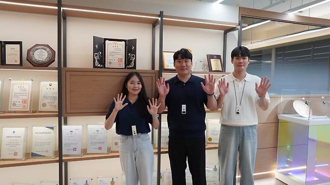 임수진, 김형욱, 심성우 프로가 에이직랜드의 수상 이력을 소개하고 있다. 수원=윤현주 기자