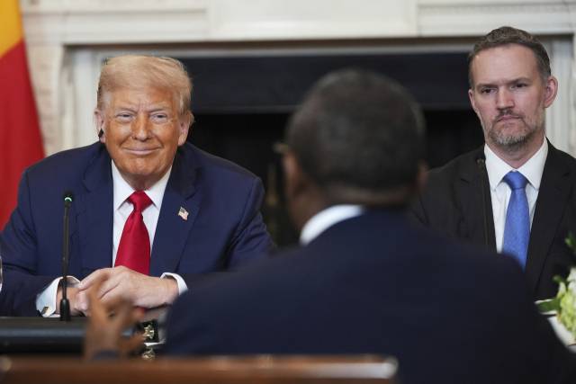 도널드 트럼프 미국 대통령이 9일(현지시간) 미국 워싱턴DC 백악관 국빈식당에서 가봉, 기니비사우, 라이베리아, 모리타니, 세네갈 등 아프리카 5개국 정상들과의 오찬 간담회에서 발언하고 있다. AP연합뉴스