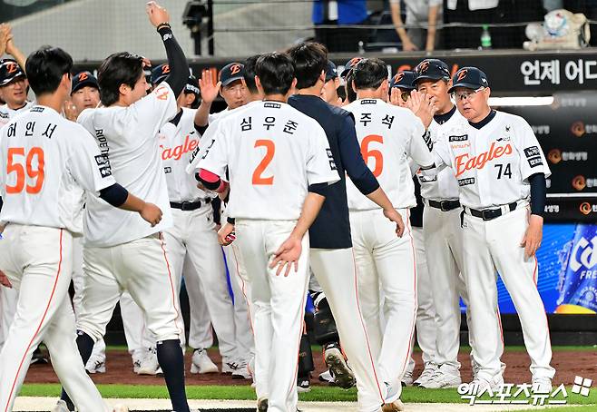 김경문 감독이 이끄는 한화 이글스가 2025시즌 전반기를 52승33패2무, 승률 0.612를 기록했다. 올스타 휴식기를 1위로 맞이하고 한국시리즈 직행을 향한 발판을 마련했다. 사진 엑스포츠뉴스 DB