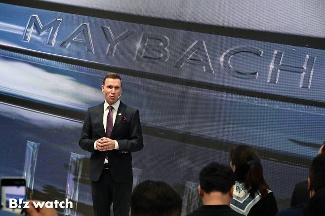 마티아스 바이틀 메르세데스-벤츠 코리아 사장이 '마이바흐 브랜드센터 서울' 개관식에서 발표를 하고 있다./사진=이명근 기자 qwe123@