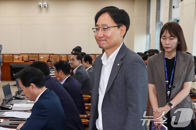 임광현 국세청장 후보자가 9일 오전 서울 여의도 국회에서 열린 제427회국회(임시회) 기획재정위원회 제1차 전체회의에서 이석하고 있다. 2025.7.9/뉴스1 ⓒ News1 안은나 기자