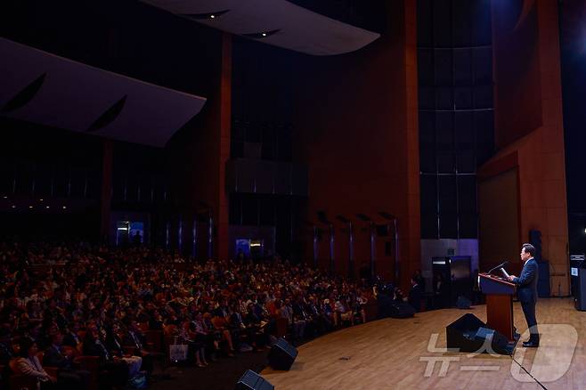 이재명 대통령이 지난 13일 서울 강남구 코엑스에서 열린 2025 세계정치학회(IPSA) 서울총회 개막식에서 기조연설을 하고 있다. (이재명 대통령 SNS. 재판매 및 DB 금지) 2025.7.14/뉴스1 ⓒ News1 이재명 기자