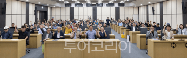 지난 7월 6일 인천문화예술회관 회의장에서 열린 제43회 대한민국 연극제 인천'연극인 100인 토론회'가 개최되고 있다.