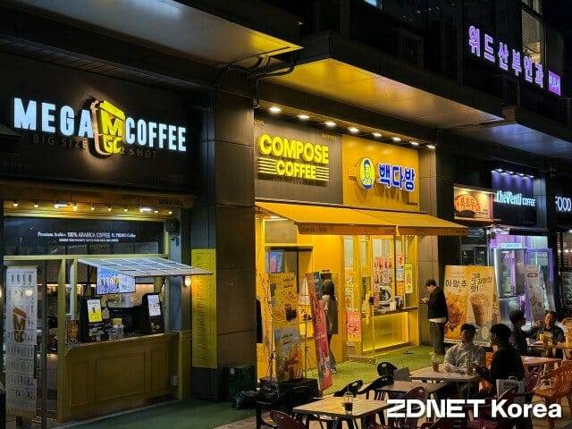 서울 시내 한 건물에 입점해 있는 저가 커피 프랜차이즈 브랜드들
