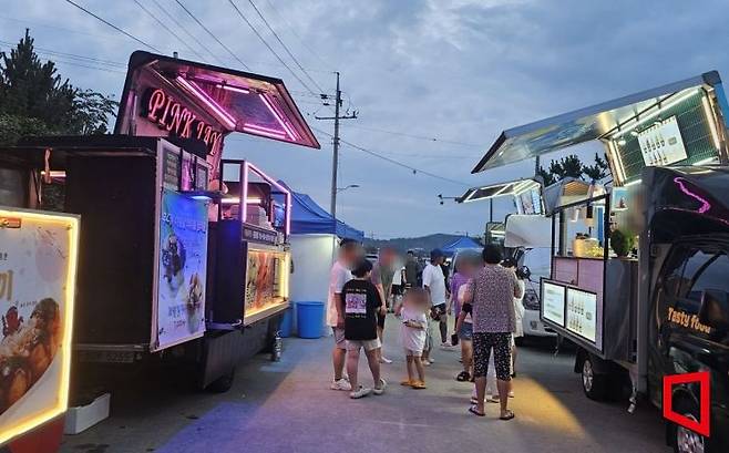 완도군이 최근 개최한 지역축제에서 지역 상인들이 배제되고 외지 푸드트럭만 참여한 사실이 드러나 논란이 되고 있다. 이준경 기자