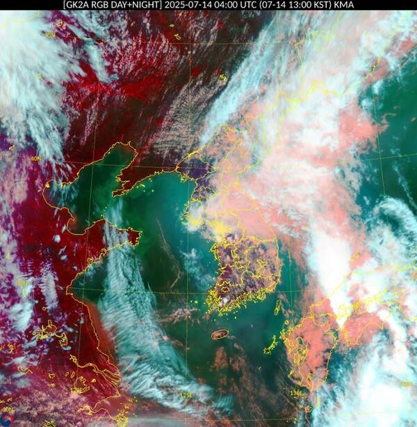14일 오후 1시 천리안위성 2A호가 촬영한 한반도 구름 영상. 기상청 제공