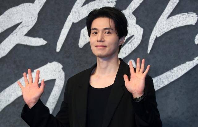 배우 이동욱이 14일 오후 서울 구로구 더링크호텔에서 열린 JTBC 금요시리즈 '착한 사나이' 제작발표회에서 포즈를 취하고 있다. 뉴시스