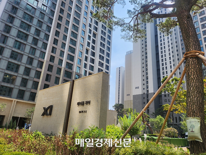 지난달 30일 입주를 시작한 서울 서초구 메이플자이 단지 전경. 위지혜 기자