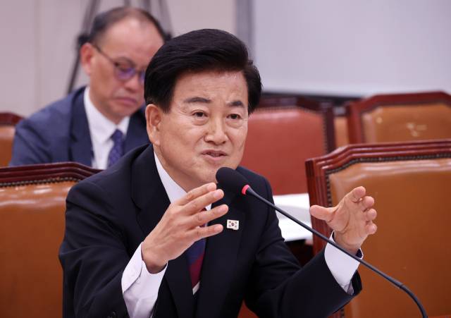 ▲ 정동영 통일부 장관 후보자가 14일 국회 외교통일위원회에서 열린 인사청문회에 출석해 의원의 질의에 답변하고 있다. ⓒ연합뉴스