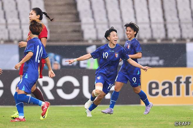 13일 화성종합경기타운에서 열린 2025 동아시아축구연맹(EAFF) E-1 챔피언십(동아시안컵) 여자부 2차전 중국전에서 골을 터뜨린 뒤 기뻐하고 있는 대만 선수들. /사진=EAFF 제공