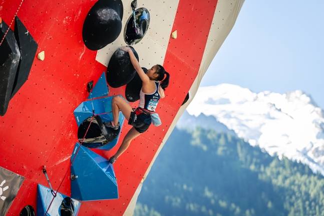 월드컵에서 등반중인 서채현. /사진=대한산악연맹