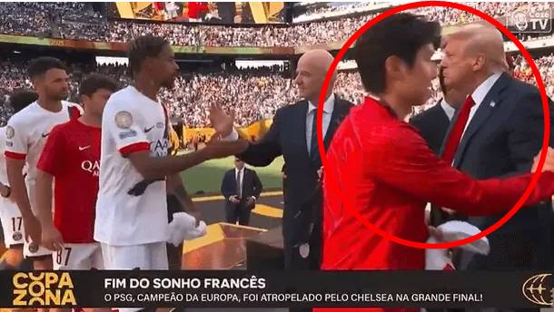 이강인이 도널드 트럼프 미국 대통령을 지나쳐가고 있다. /사진=클럽월드컵 중계화면 갈무리