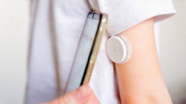 연속혈당측정기는 실시간으로 혈당 수치를 확인할 수 있는 기기다|출처: 게티이미지뱅크