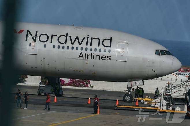 노드윈드 항공의 보잉 777 여객기가 베네수엘라 라과이라 항공에 있다. 2019.1.30 자료사진 ⓒ AFP=뉴스1 ⓒ News1 강민경 기자