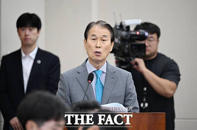 권오을 국가보훈부 장관 후보자가 국가보안법 폐지에 찬성 입장을 밝히자 국민의힘은 보훈 행정에 대한 전문성이 부족하다며 반발했다. 권오을 국가보훈부 장관 후보자가 15일 오전 서울 여의도 국회 정문위원회에서 열린 인사청문회에 참석해 인사말을 하고 있다. /국회=박헌우 기자