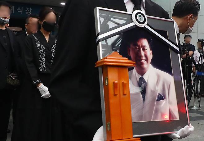 가수 고(故) 현철(본명 강상수)의 발인식이 진행됐다. ⓒ News1 권현진 기자