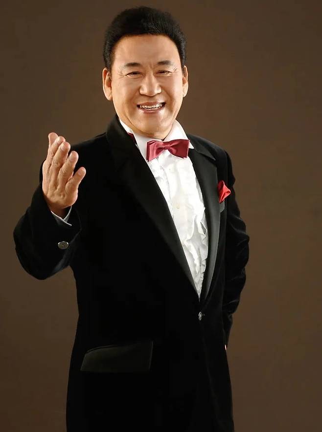 히트곡 '사랑은 나비인가봐' '봉선화 연정' '싫다 싫어' 등을 부른 가수 현철.