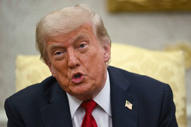 도널드 트럼프 미국 대통령이 14일 백악관에서 발언을 하고 있다. /AFP 연합뉴스