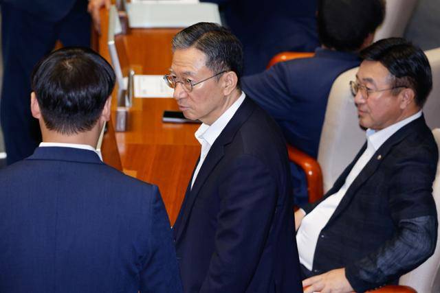 정성호 법무부 장관 후보자, 윤호중 행정안전부 장관 후보자가 3일 서울 여의도 국회에서 열린 제426회국회(임시회) 제4차 본회의에 자리하고 있다. 뉴스1