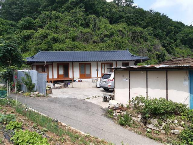 안동시 길안면 대곡1리 보초마을에 위치한 서복래 할머니 집이 불타기 전 모습. 손용락씨 제공