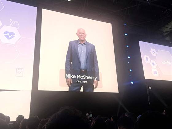 미국 디지털 헬스케어 기업 젤스의 최고경영자(CEO) 겸 창업자인 마이클 멕쉐는 지난 9일(현지시간) 미국 뉴욕 언팩 무대에서 삼성과의 협업을 소개했다. 멕쉐 CEO는 "삼성헬스는 웨어러블 생태계와 첨단 센서를 결합해 소비자들이 수년 동안 건강을 추적하고 개선할 수 있도록 했다”라며 "삼성과 함께 디지털 헬스를 확장할 수 있는 ‘웰니스’와 ‘헬스케어’를 연결하는 다리를 만들 것"이라며 고 말했다. 뉴욕=박해리 기자