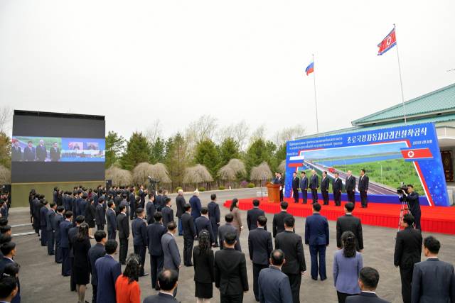 지난 4월 북한 나선에서 열린 '북러 국경 자동차 다리 건설 착공식'. 노동신문·뉴스1